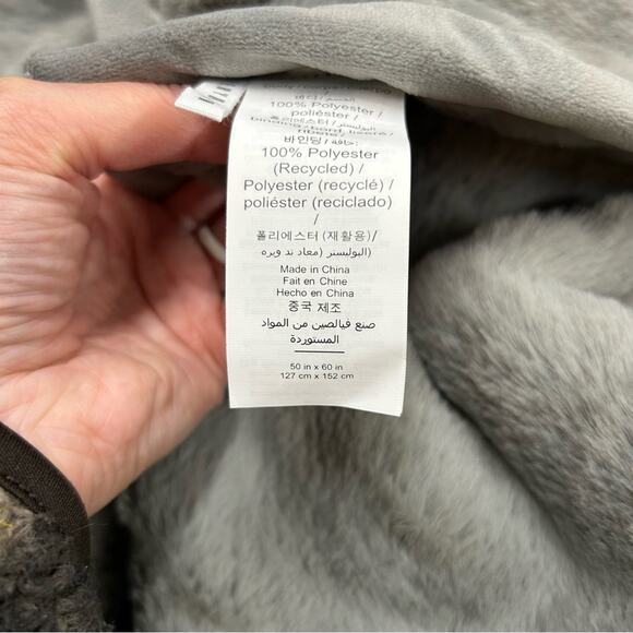 Pottery Barn Double Faced Rabbit Faux Fur Throw Platinum Gray SOFT 50 x 60 NWT - Picture 6 of 7